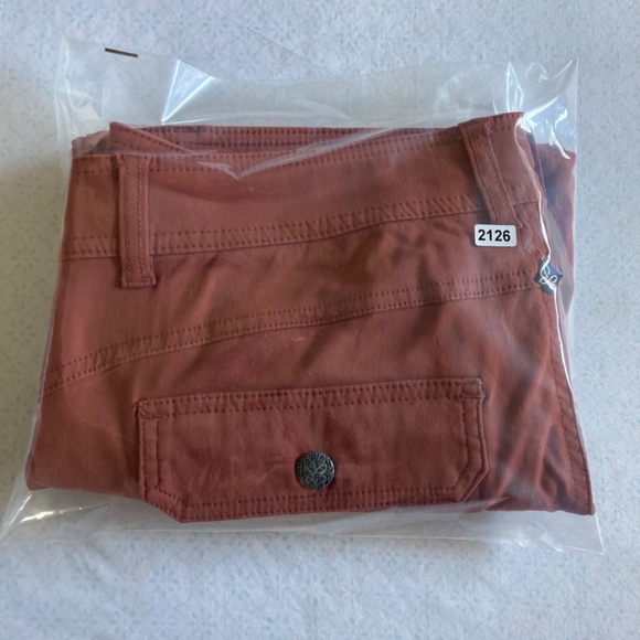 Prana women’s adjustable length pants - Picture 8 of 8